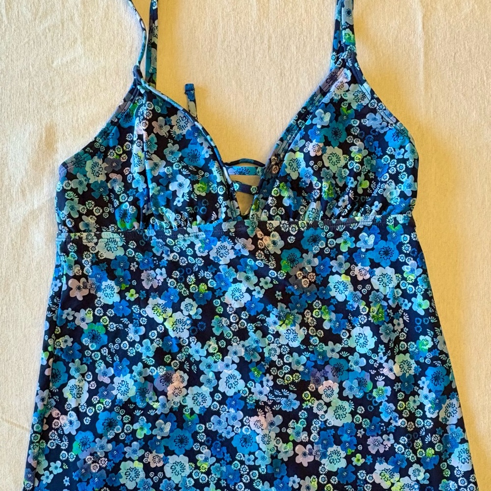 Title nine Zehara Blue Floral Tankini
